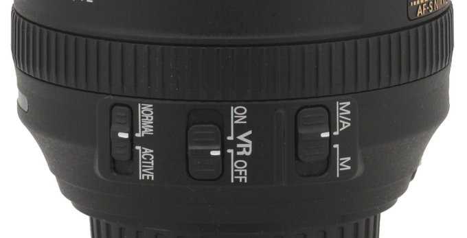 Nikon Nikkor AF-S DX 16-80 mm f/2.8-4E ED VR - Build quality and image stabilization