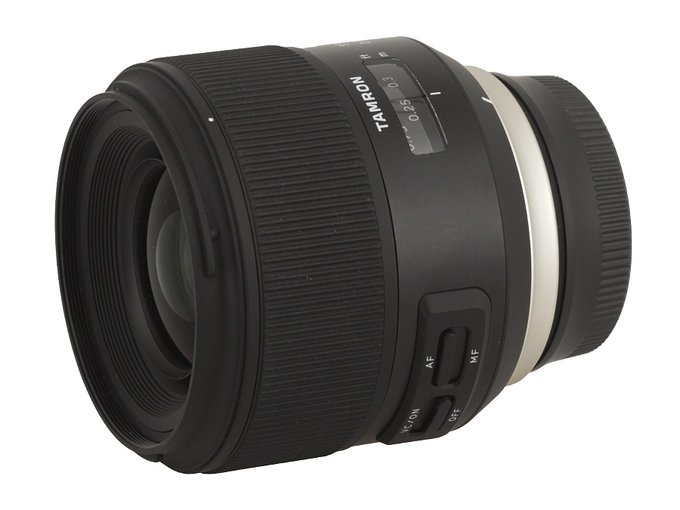 Tamron SP 35 mm f/1.8 Di VC USD - Build quality and image stabilization