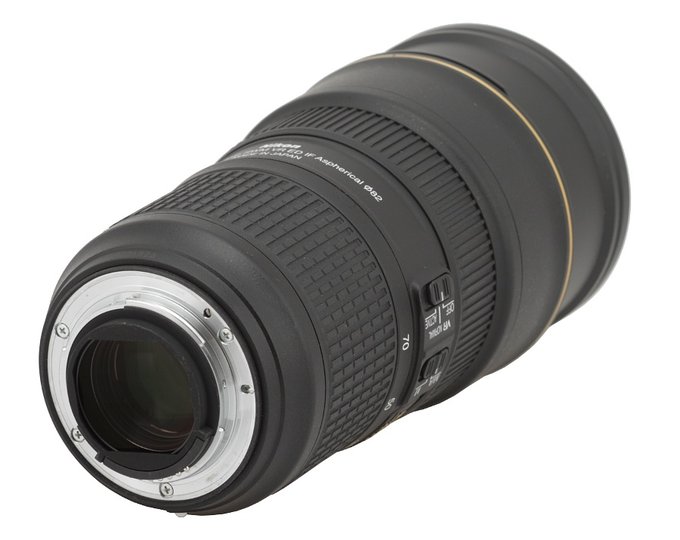 Nikon Nikkor AF-S 24-70 mm f/2.8E ED VR - Build quality and image stabilization