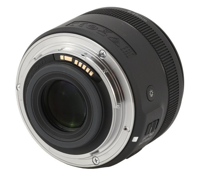 Canon EF-S 35 mm f/2.8 Macro IS STM - Build quality and image stabilization