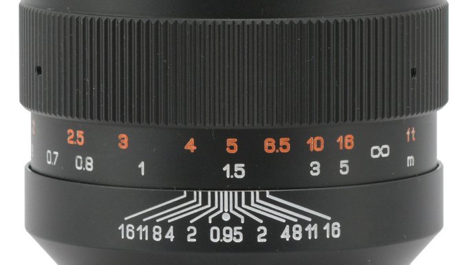 Mitakon Speedmaster 50 mm f/0.95 - Focusing