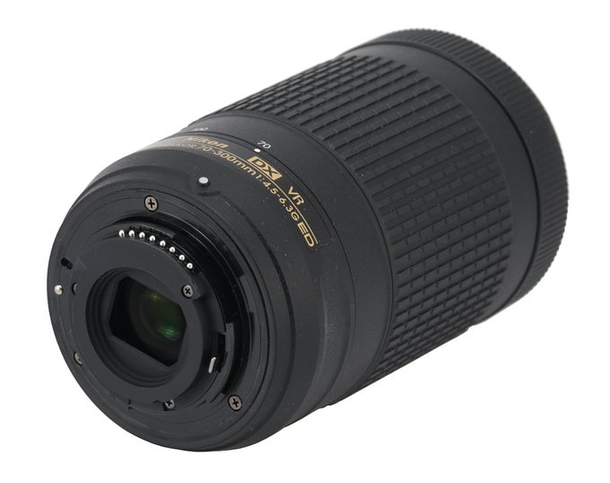 Nikon Nikkor AF-P DX 70-300 mm f/4.5-6.3G ED VR - Build quality and image stabilization