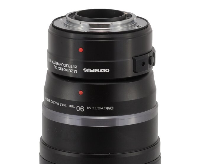 OM System M.Zuiko Digital ED 90 mm f/3.5 Macro IS PRO - Build quality and image stabilization