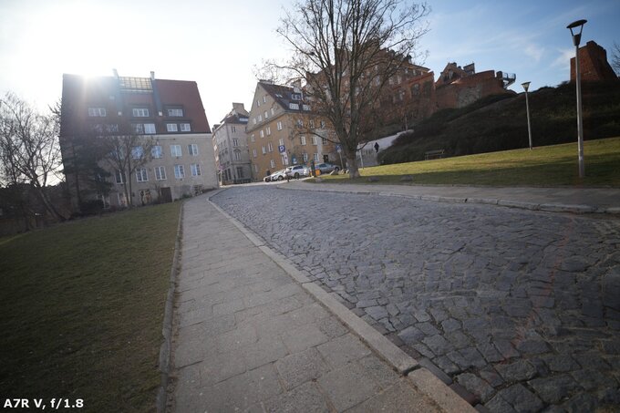 Viltrox AF 16 mm f/1.8 - Ghosting and flares