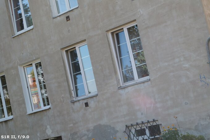 Panasonic Lumix S 85 mm f/1.8 - Ghosting and flares