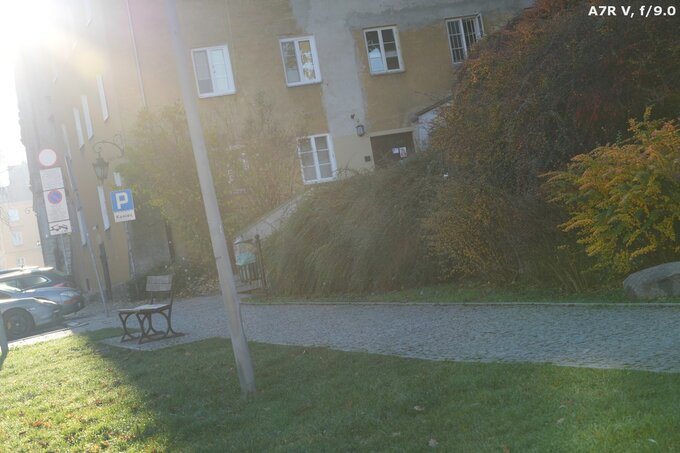 Viltrox AF 85 mm f/2 EVO - Ghosting and flares