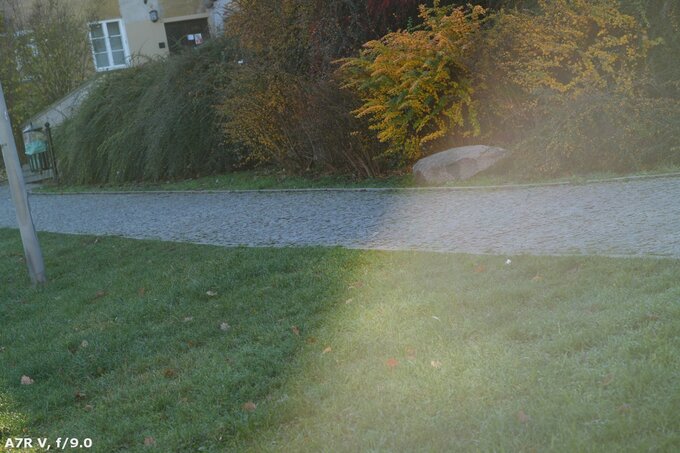 Viltrox AF 85 mm f/2 EVO - Ghosting and flares