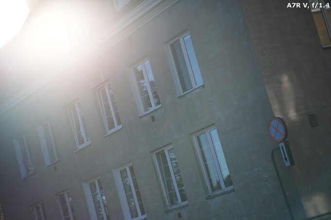 Sirui Aurora 85 mm f/1.4 - Ghosting and flares